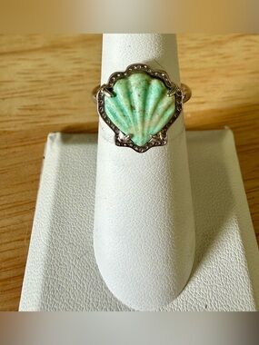 BNWOT Kendra Scott Brynn Shell Ring - Size 6